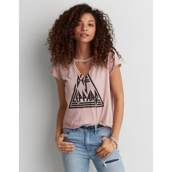 Def Leppard Distressed Choker Cropped Band T-Shirt - Picture 7 of 7